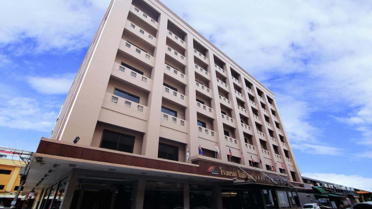 Oliver Hotel Dannok Sadao Bagian luar foto